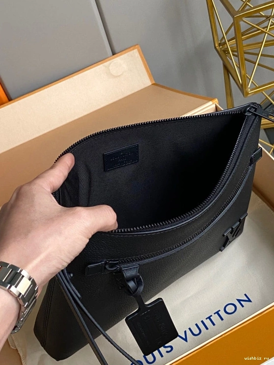 WIS LOUIS IPAD POUCH VUITTON 0818